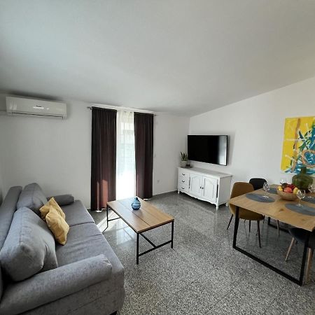 Apartment Lorun 47 Tar-Vabriga Exterior photo