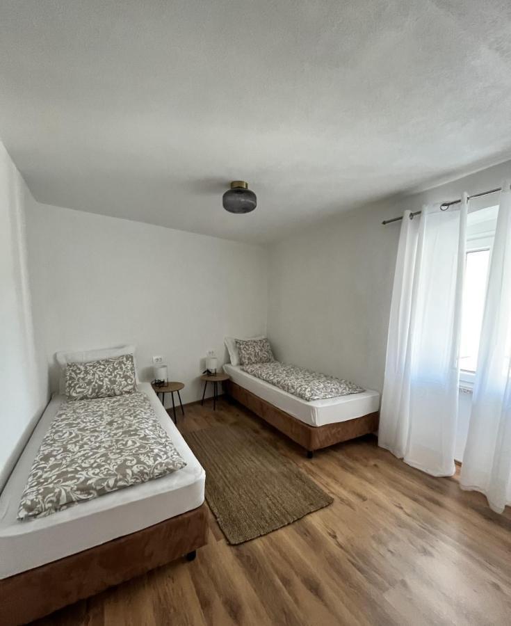 Apartment Lorun 47 Tar-Vabriga Exterior photo